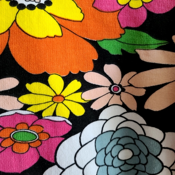 Authentic Vintage by Vintage Girl floral zipper sweatshirt, medium, black w/mult - Picture 2 of 9